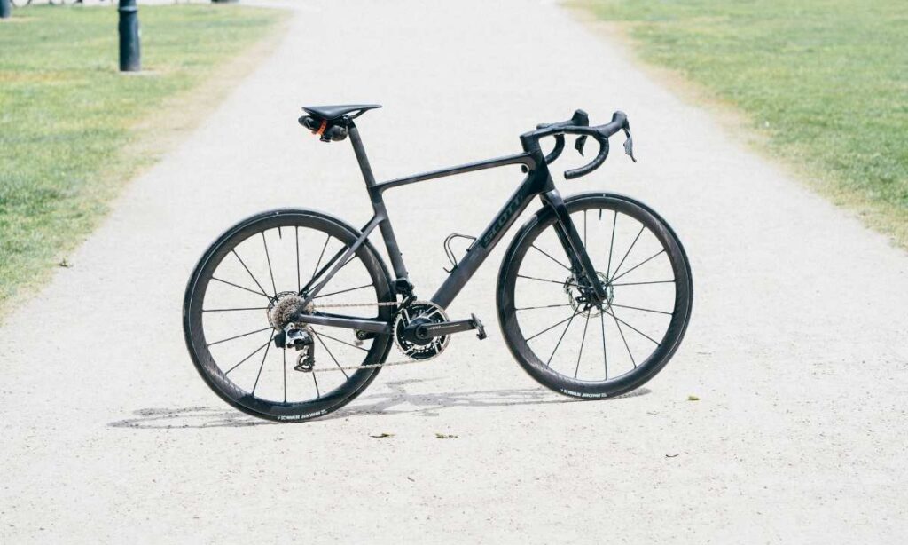 Five Standard Adult Bicycles (End-to-End)