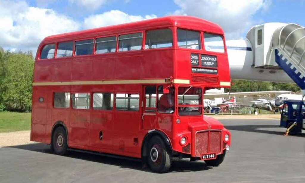  London Double-Decker Bus (Routemaster)